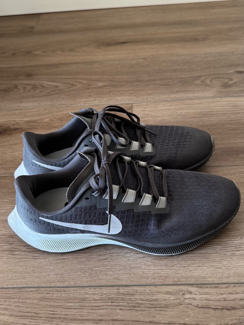 Nike Running Sneakers
Size Men’s US 9